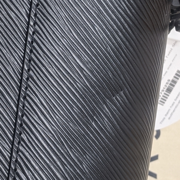 ๐จSale ๐ฆ๐HP๐Louis Vuitton All Matte Black Twist MM Shoulder bag๐Rare! - Picture 8 of 16